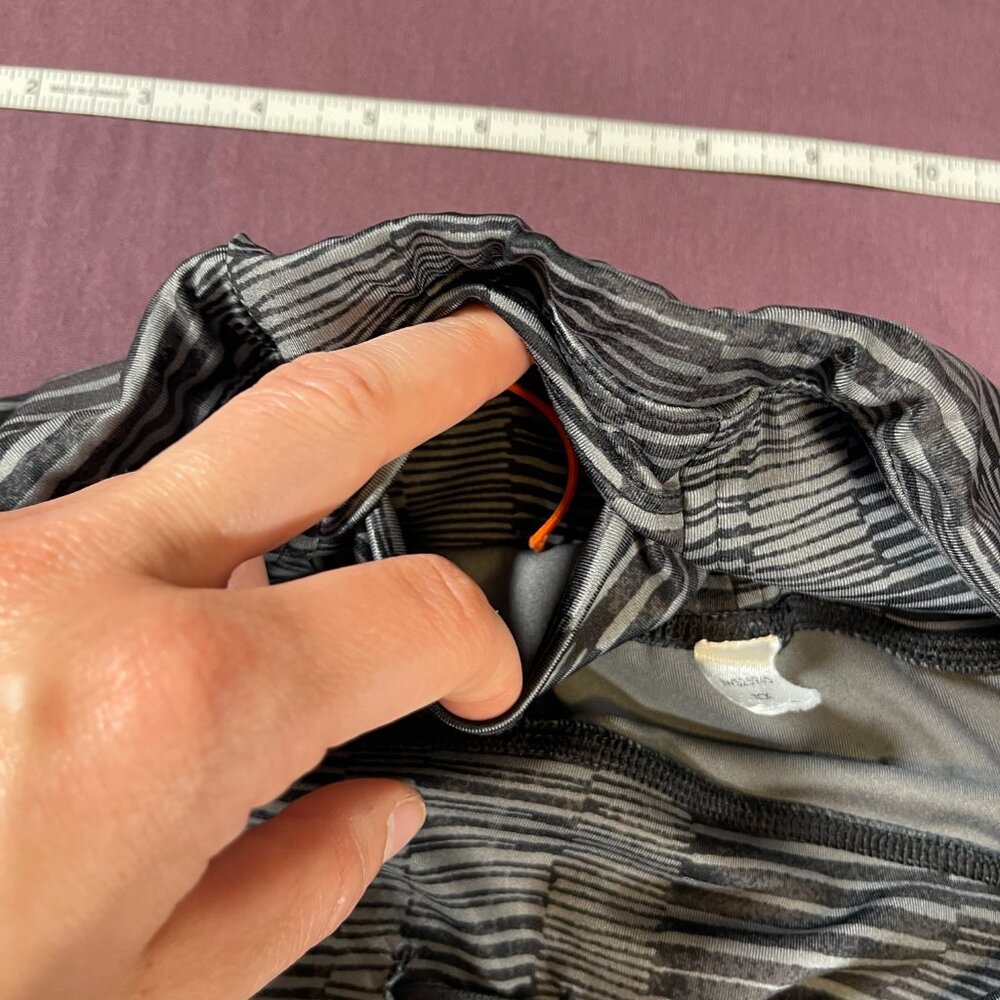 Merrell 28" Inseam High Rise Gray stripped leggings with drawstring- Size Medium - Picture 7 of 8